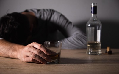 От каких видов зависимостей имеется возможность вылечиться в наркоцентре - Квинмед